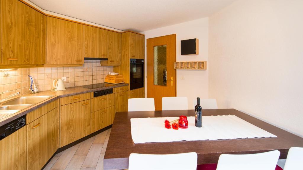 Haus Evita Saas-Grund Habitación foto